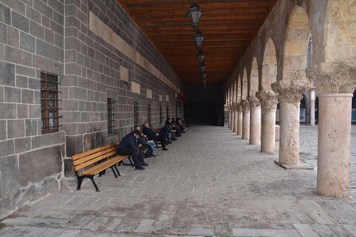 Diyarbakırlı vatandaşlar: Üç ayları fırsat bilip ibadetlerle geçirmeliyiz 